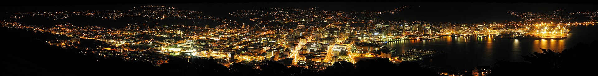 Wellington at night, viewed from Mount Victoria